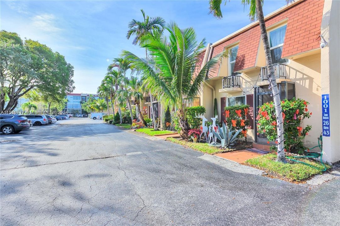 Active With Contract: $465,000 (3 beds, 2 baths, 1750 Square Feet)