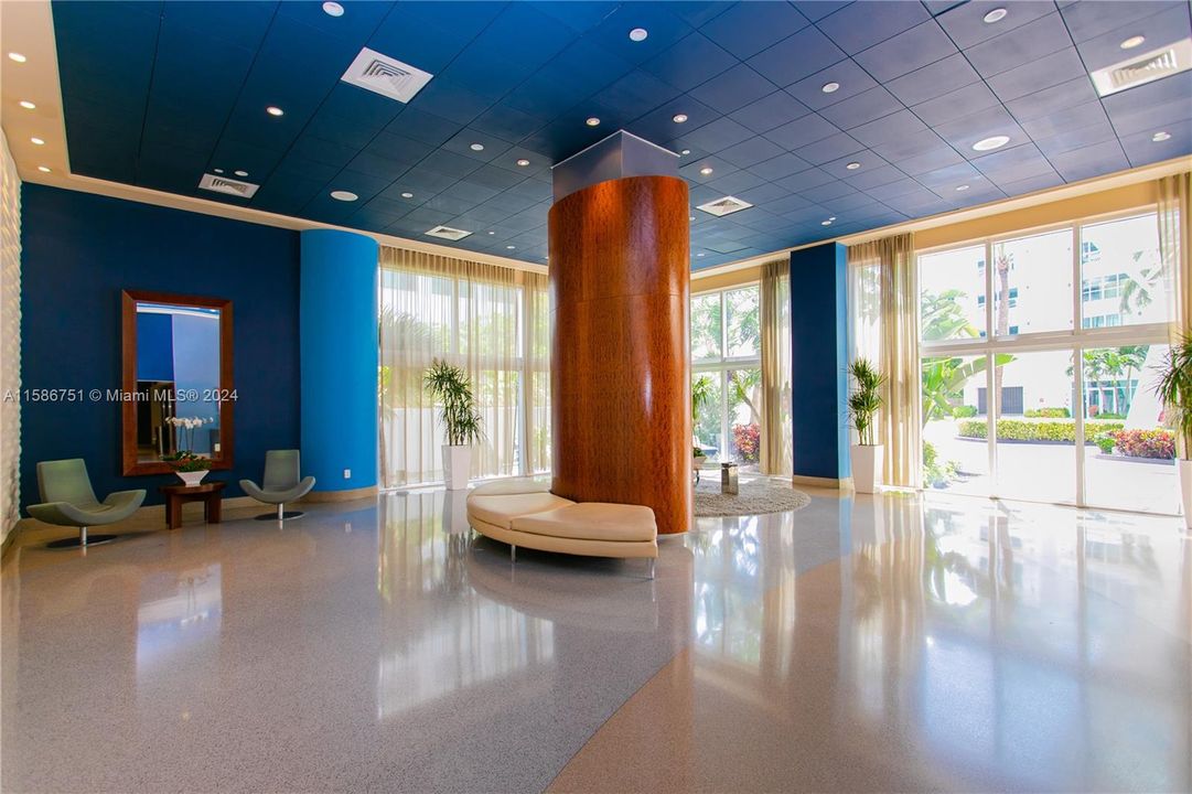 最近租的: $3,200 (1 贝兹, 1 浴室, 808 平方英尺)