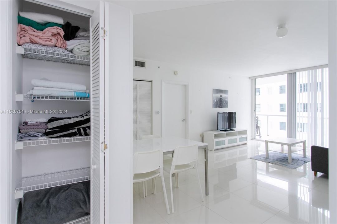 最近租的: $3,200 (1 贝兹, 1 浴室, 808 平方英尺)