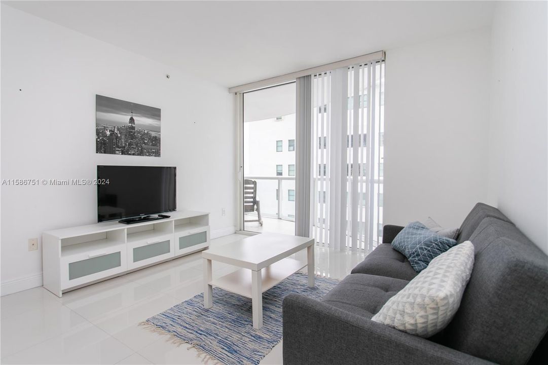 最近租的: $3,200 (1 贝兹, 1 浴室, 808 平方英尺)