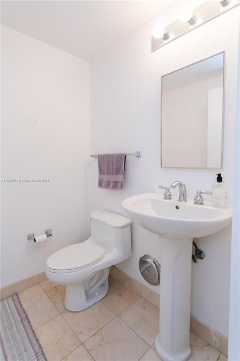 最近租的: $3,200 (1 贝兹, 1 浴室, 808 平方英尺)