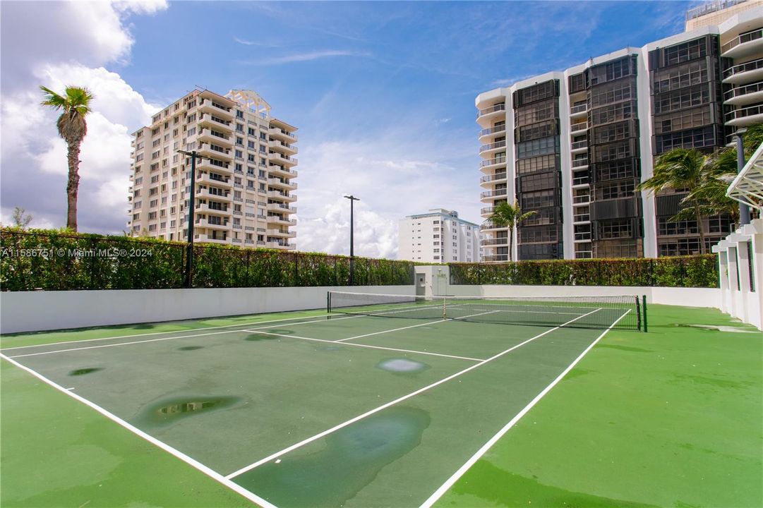 最近租的: $3,200 (1 贝兹, 1 浴室, 808 平方英尺)