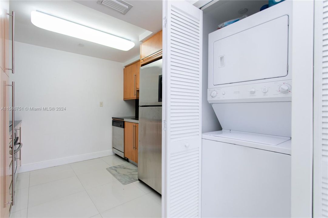 For Rent: $3,500 (1 beds, 1 baths, 808 Square Feet)