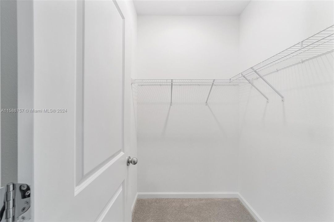 待售: $335,000 (3 贝兹, 3 浴室, 2028 平方英尺)