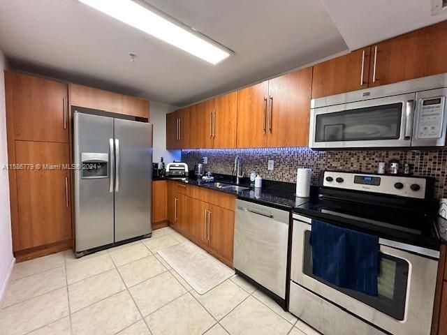 For Sale: $450,000 (2 beds, 2 baths, 1212 Square Feet)