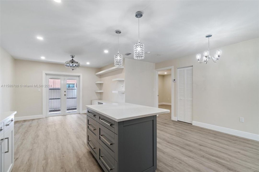 Active With Contract: $3,500 (3 beds, 2 baths, 1086 Square Feet)