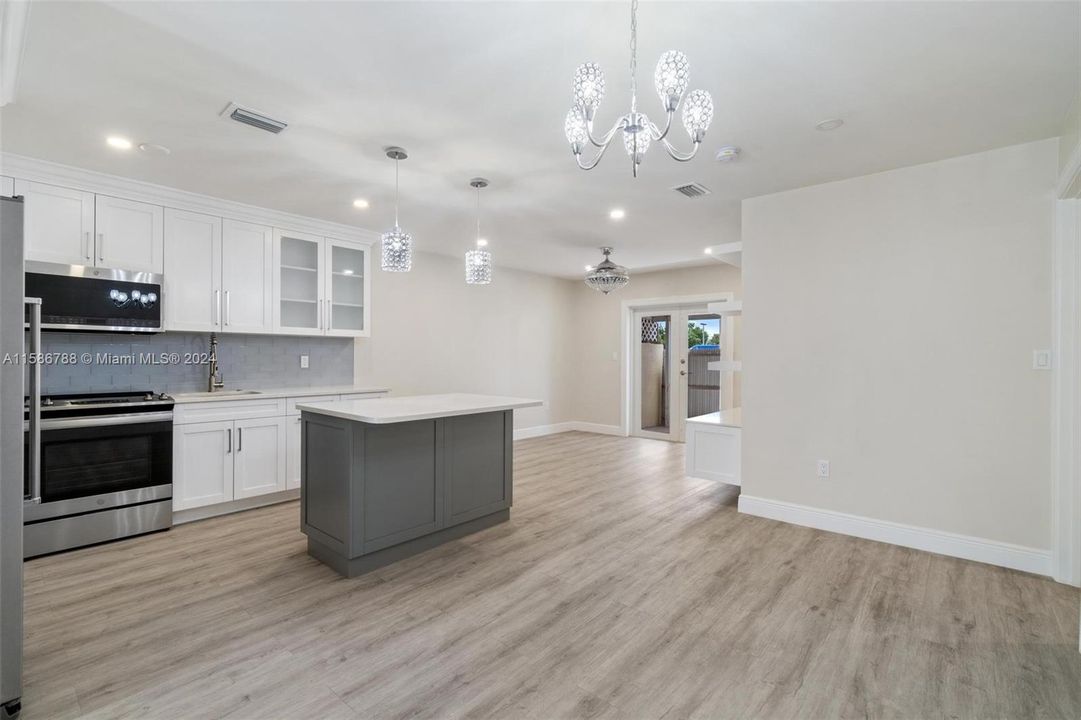 Active With Contract: $3,500 (3 beds, 2 baths, 1086 Square Feet)