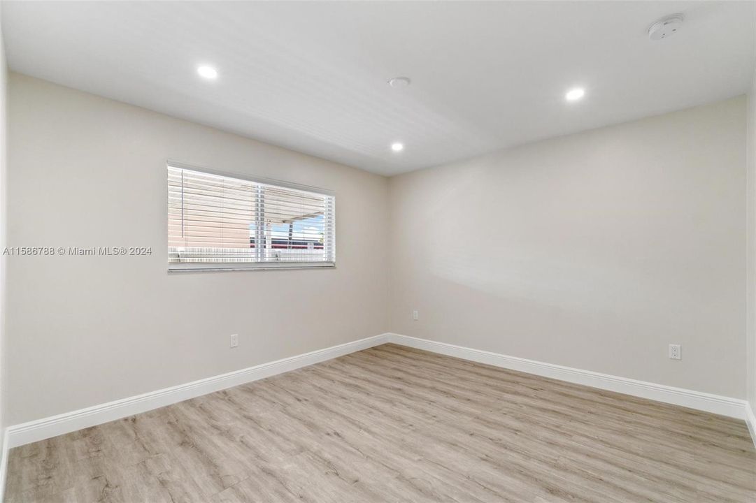 Active With Contract: $3,500 (3 beds, 2 baths, 1086 Square Feet)