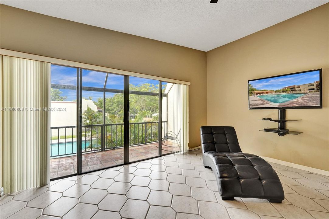 THE LIVING ROOM OVERLOOKS THE POOL