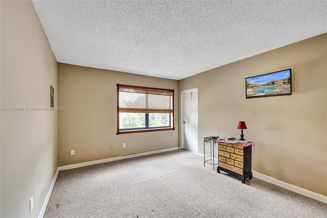 Active With Contract: $269,900 (2 beds, 2 baths, 1275 Square Feet)