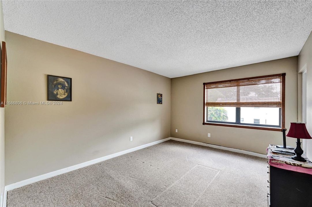 Active With Contract: $269,900 (2 beds, 2 baths, 1275 Square Feet)