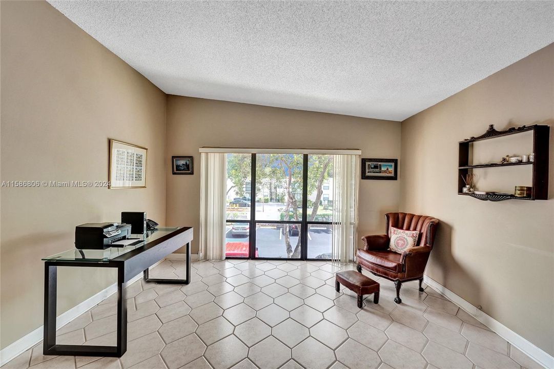 Active With Contract: $269,900 (2 beds, 2 baths, 1275 Square Feet)