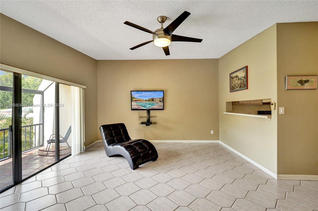 Active With Contract: $269,900 (2 beds, 2 baths, 1275 Square Feet)