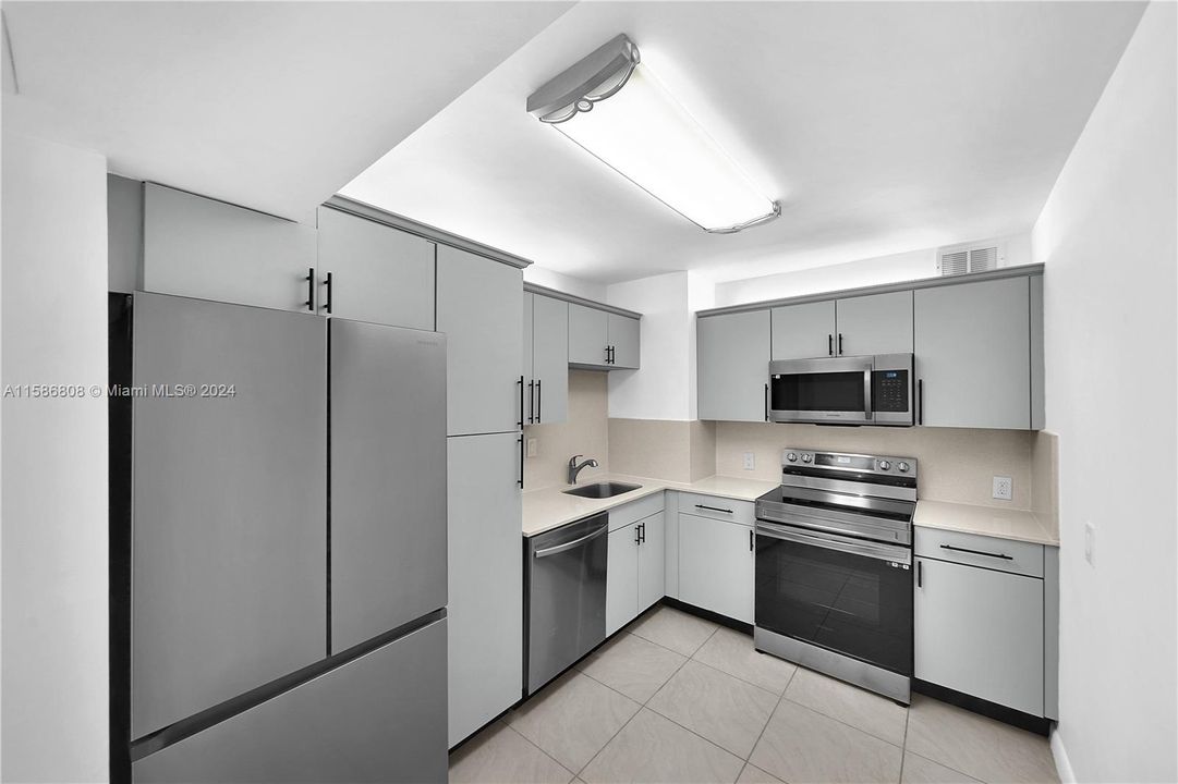Active With Contract: $550,000 (2 beds, 2 baths, 1331 Square Feet)