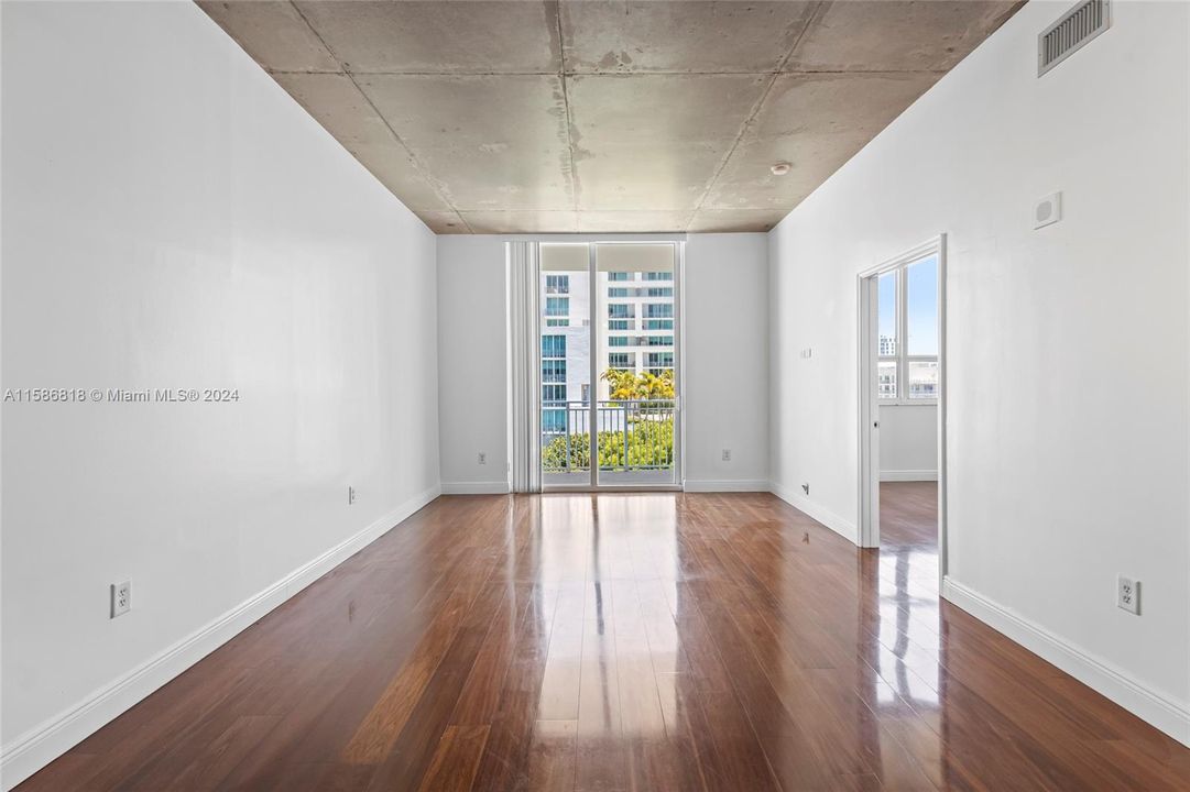 Recently Sold: $365,000 (1 beds, 1 baths, 775 Square Feet)