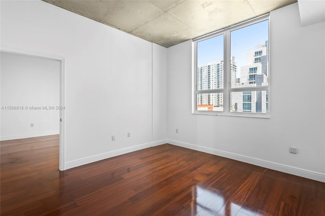 For Sale: $365,000 (1 beds, 1 baths, 775 Square Feet)