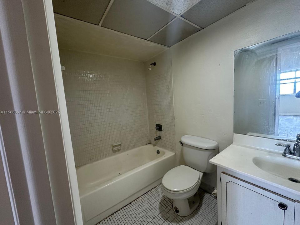 出租: $1,950 (2 贝兹, 2 浴室, 1133 平方英尺)