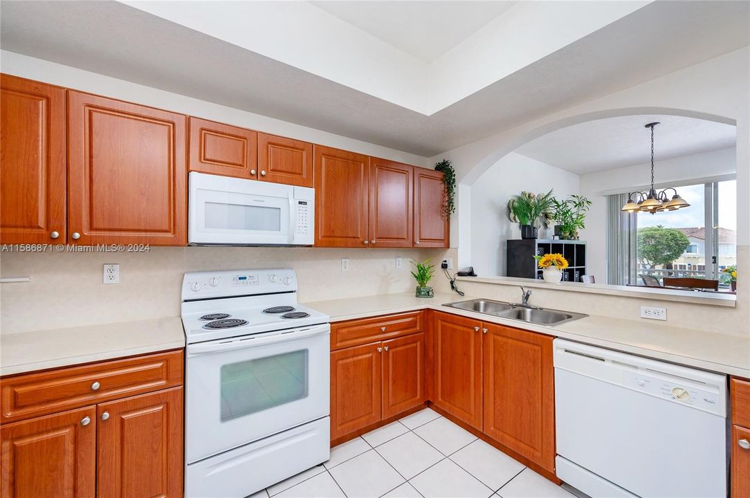 Active With Contract: $2,700 (3 beds, 2 baths, 1206 Square Feet)