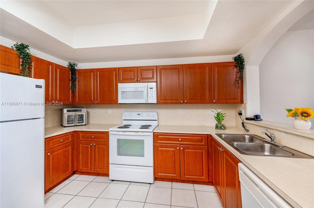 Active With Contract: $2,700 (3 beds, 2 baths, 1206 Square Feet)