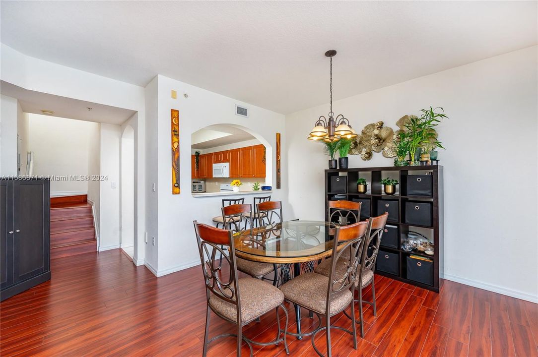 Active With Contract: $2,700 (3 beds, 2 baths, 1206 Square Feet)