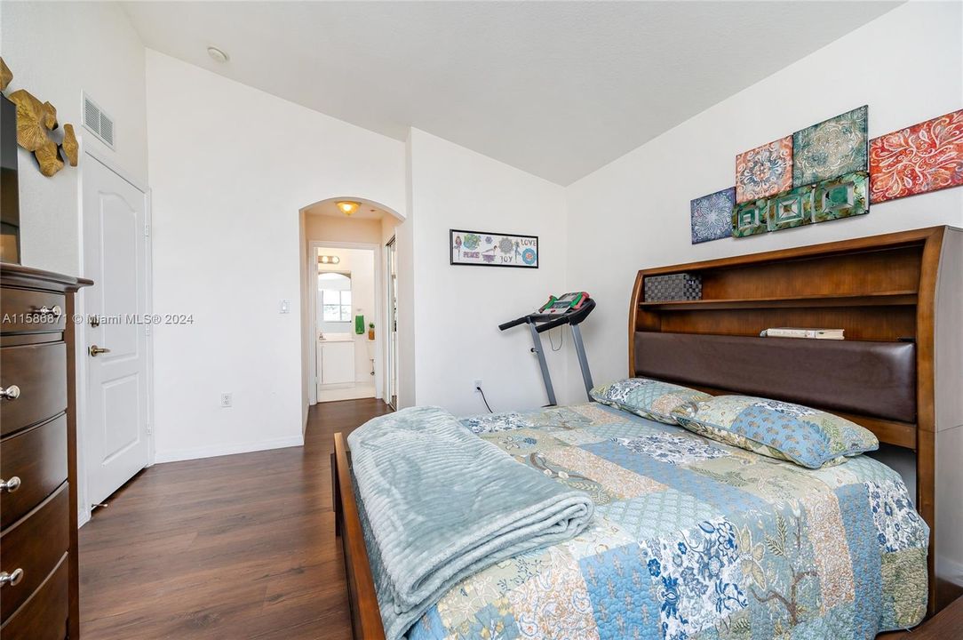 Active With Contract: $2,700 (3 beds, 2 baths, 1206 Square Feet)