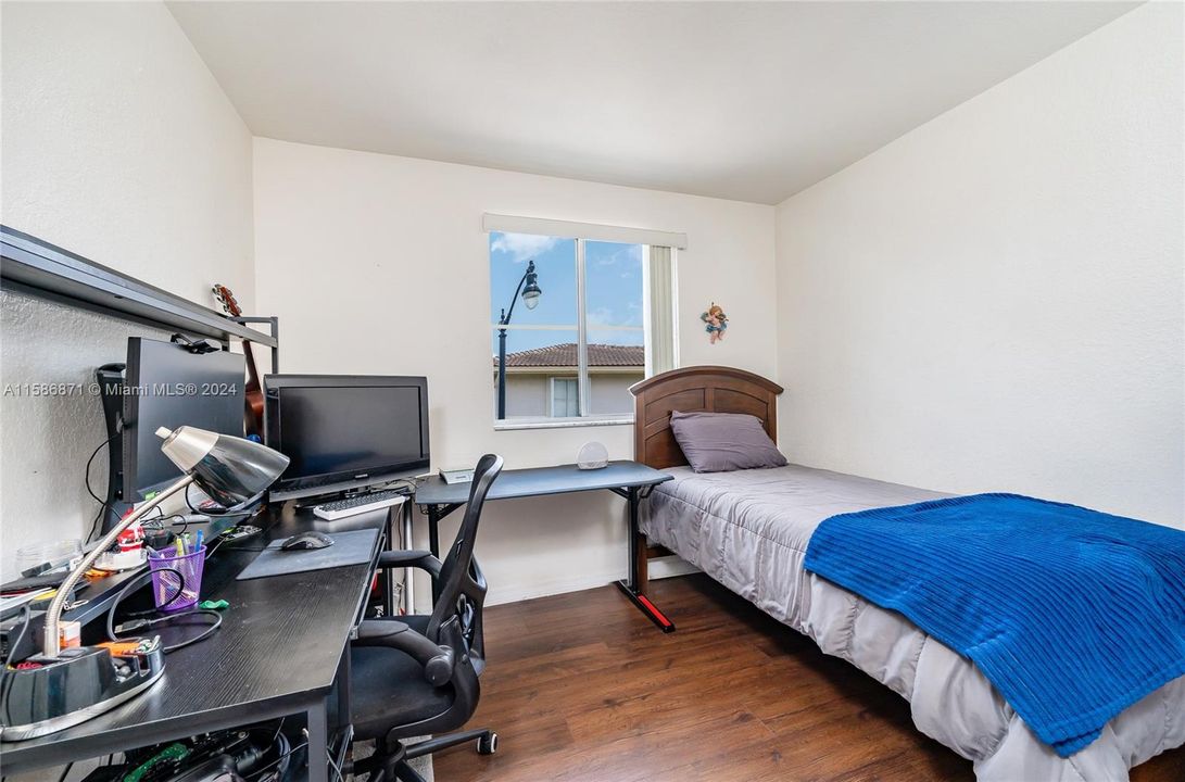 Active With Contract: $2,700 (3 beds, 2 baths, 1206 Square Feet)