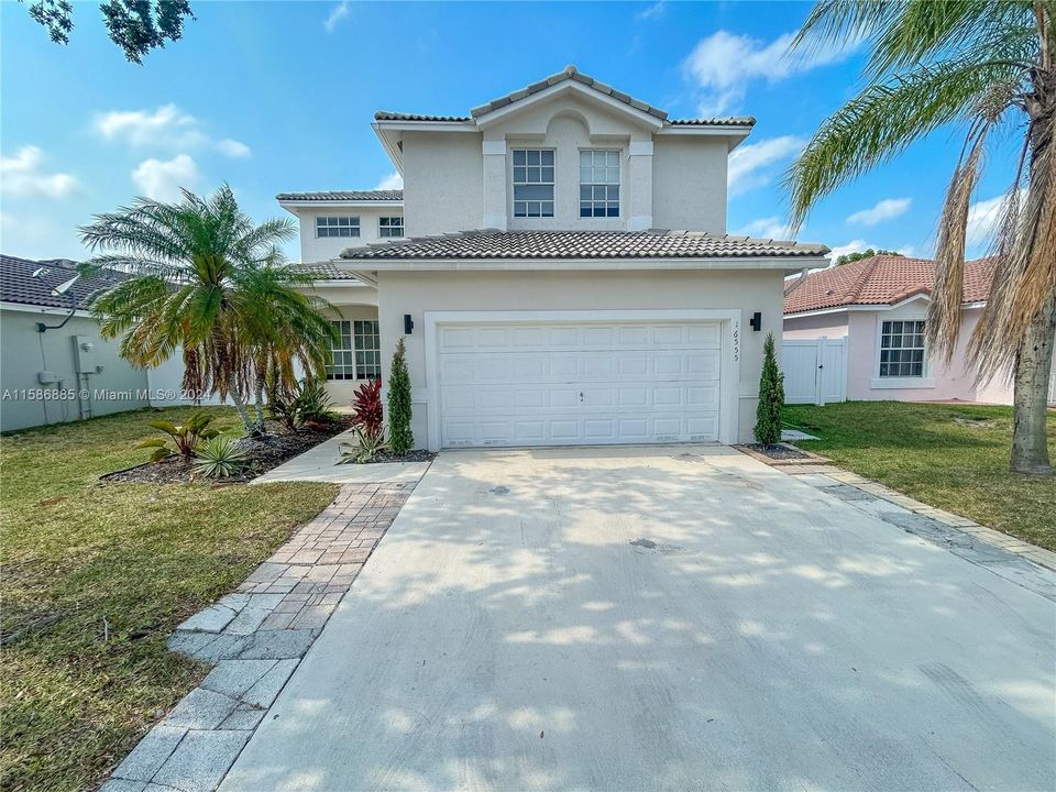 Recently Sold: $644,900 (4 beds, 3 baths, 2165 Square Feet)