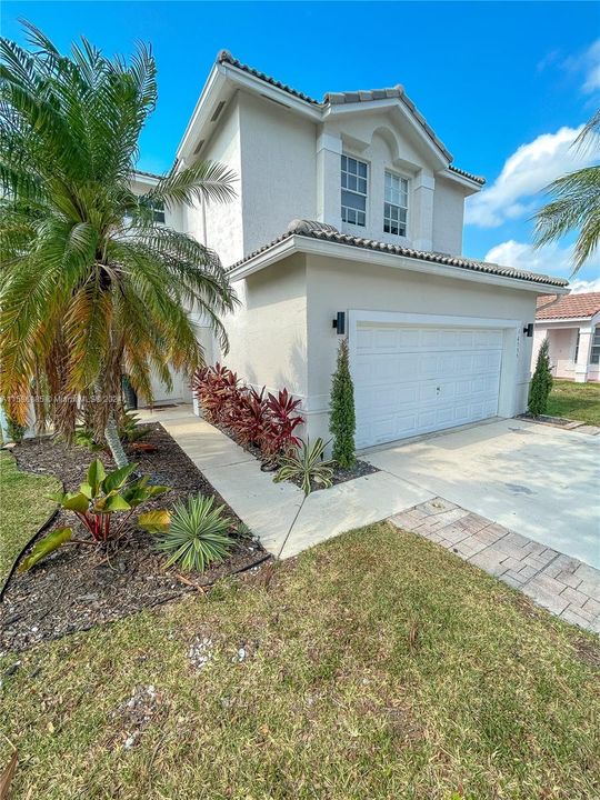 Recently Sold: $644,900 (4 beds, 3 baths, 2165 Square Feet)