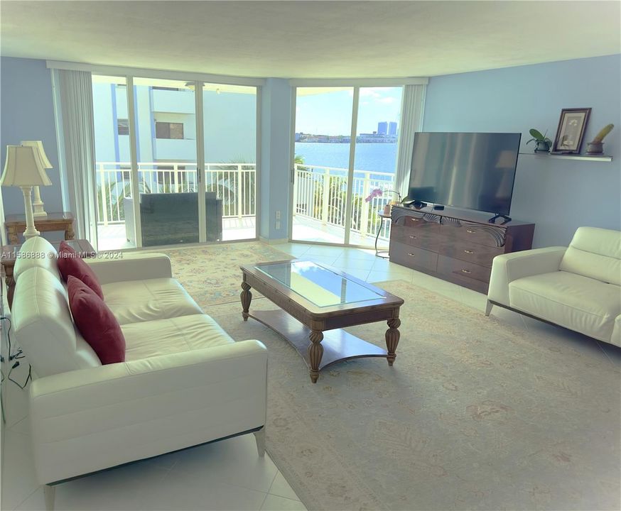 Recently Sold: $470,000 (2 beds, 2 baths, 1090 Square Feet)