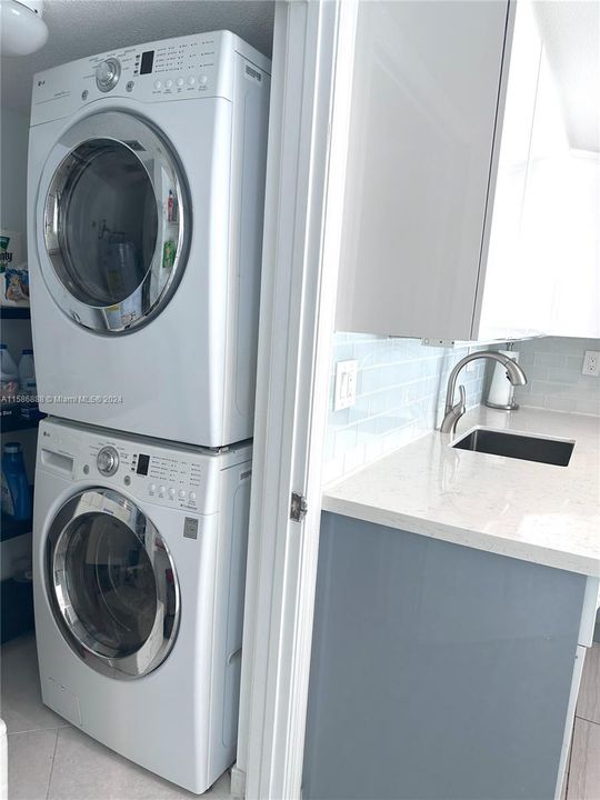 Recently Sold: $470,000 (2 beds, 2 baths, 1090 Square Feet)