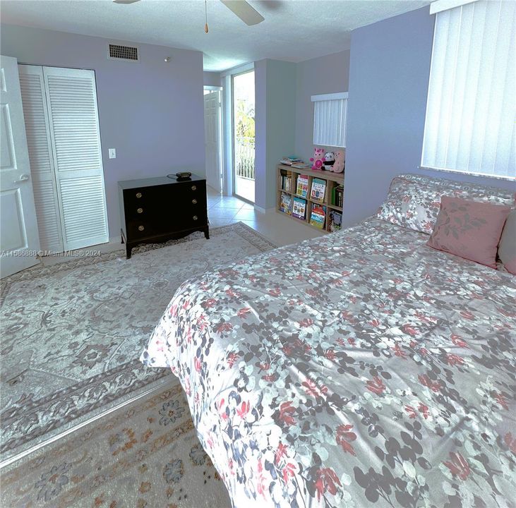 Recently Sold: $470,000 (2 beds, 2 baths, 1090 Square Feet)