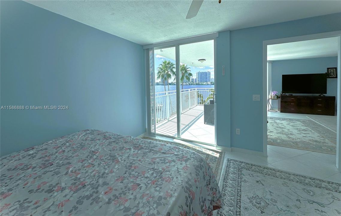 Recently Sold: $470,000 (2 beds, 2 baths, 1090 Square Feet)