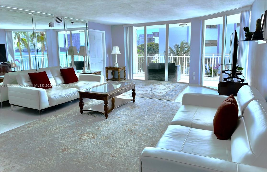 Recently Sold: $470,000 (2 beds, 2 baths, 1090 Square Feet)