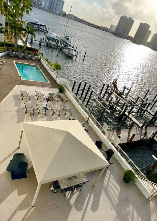 Recently Sold: $470,000 (2 beds, 2 baths, 1090 Square Feet)