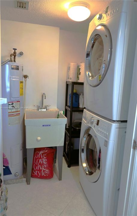 Recently Sold: $470,000 (2 beds, 2 baths, 1090 Square Feet)