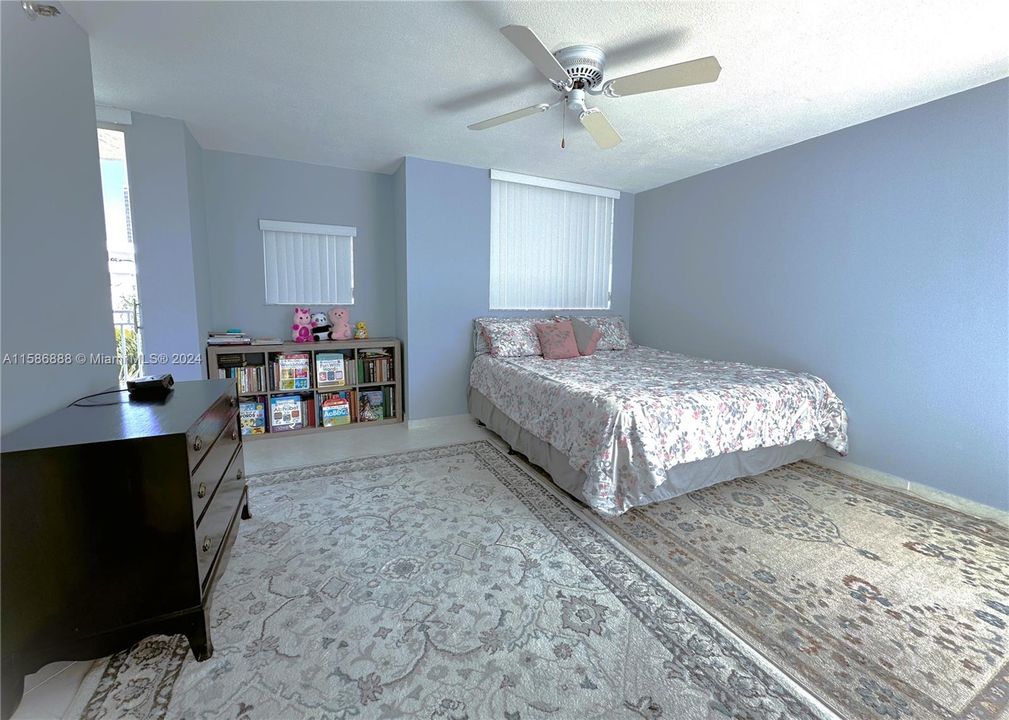 Recently Sold: $470,000 (2 beds, 2 baths, 1090 Square Feet)