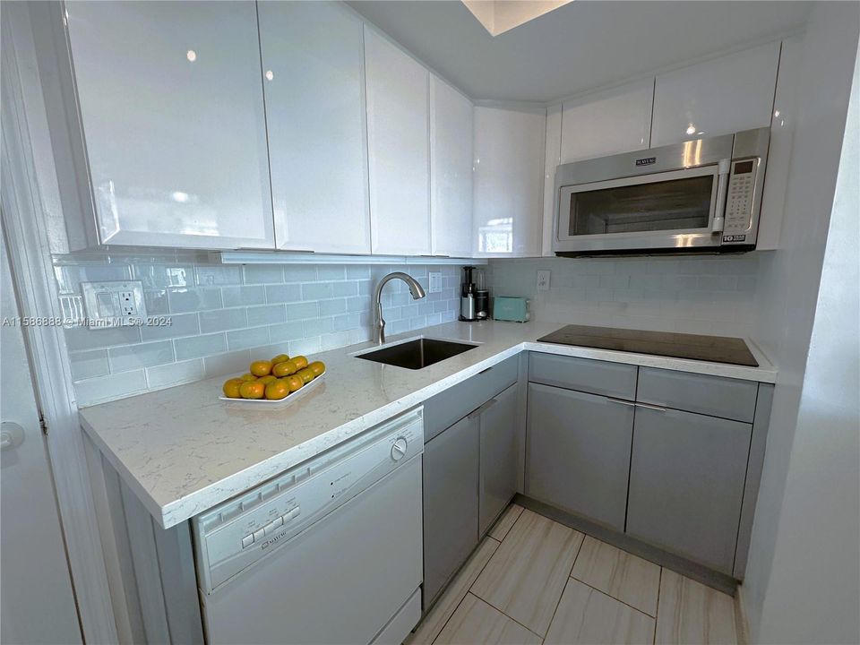 Recently Sold: $470,000 (2 beds, 2 baths, 1090 Square Feet)