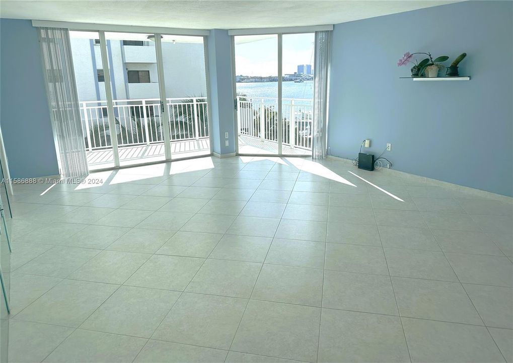 Recently Sold: $470,000 (2 beds, 2 baths, 1090 Square Feet)