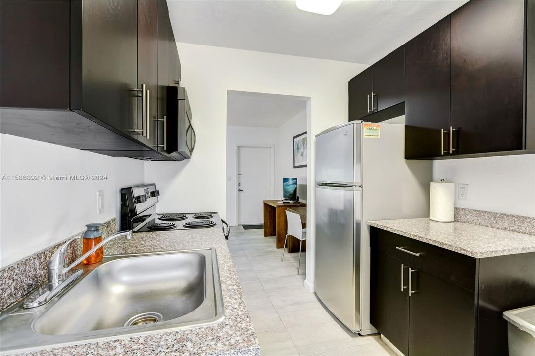 For Rent: $1,775 (1 beds, 1 baths, 425 Square Feet)