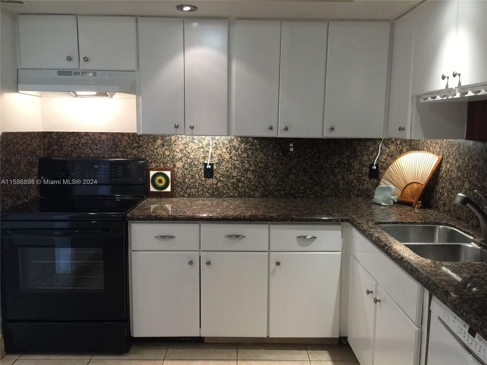 Active With Contract: $1,680 (1 beds, 2 baths, 861 Square Feet)