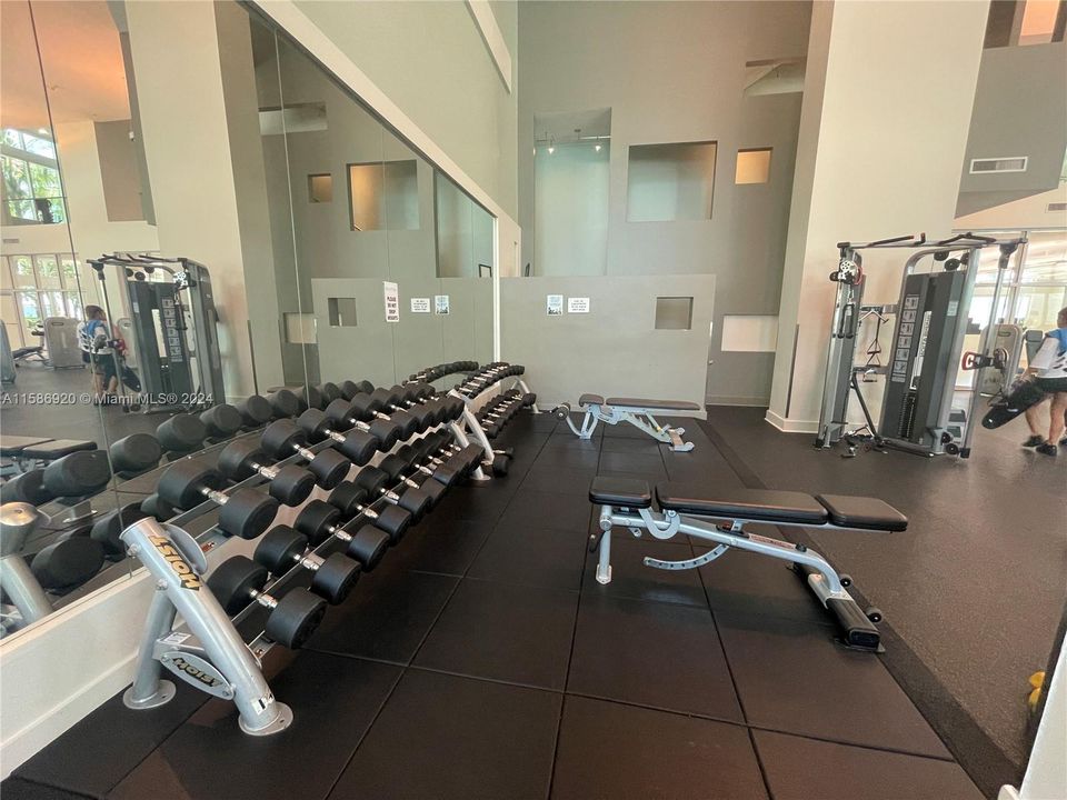 Recently Rented: $3,500 (1 beds, 1 baths, 811 Square Feet)