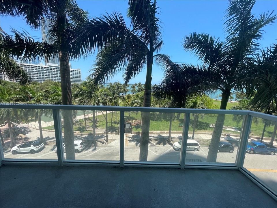 Recently Rented: $3,500 (1 beds, 1 baths, 811 Square Feet)