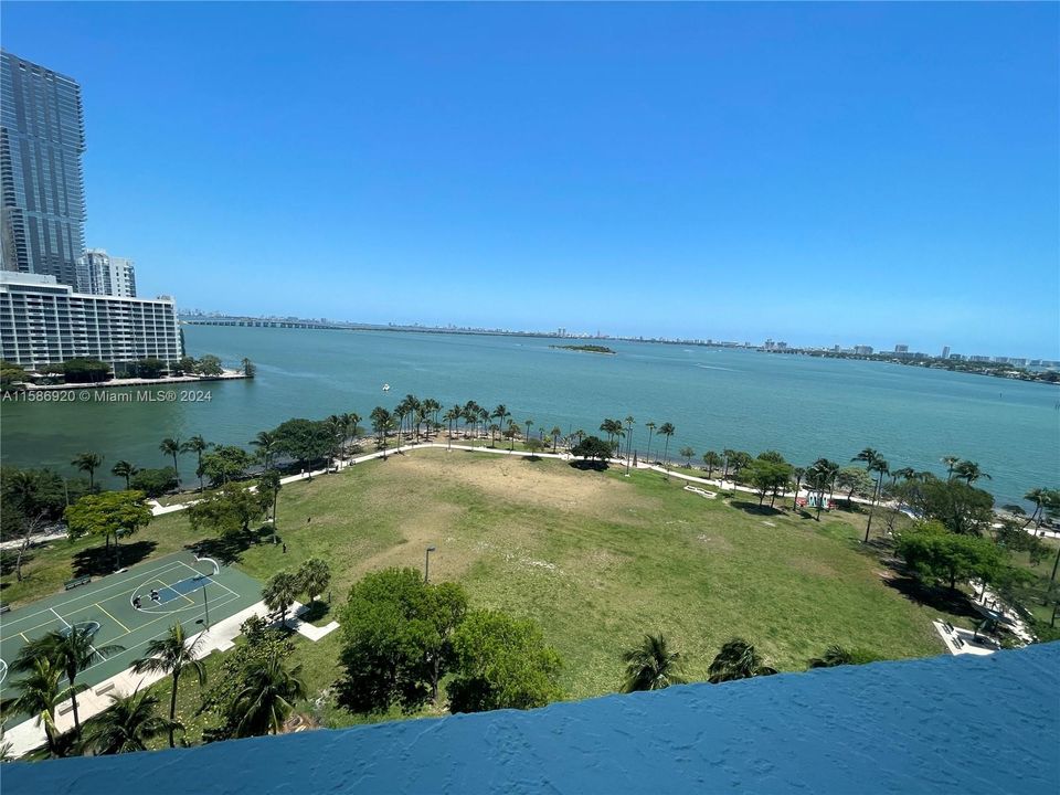 Recently Rented: $3,500 (1 beds, 1 baths, 811 Square Feet)