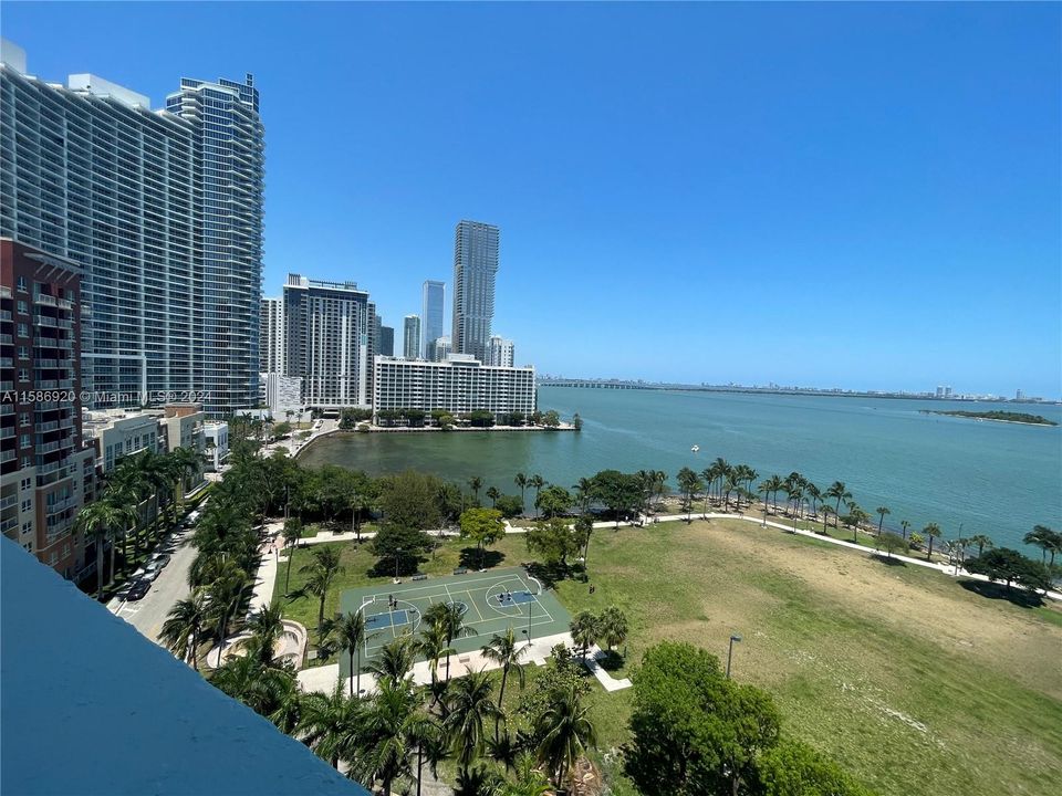 Recently Rented: $3,500 (1 beds, 1 baths, 811 Square Feet)