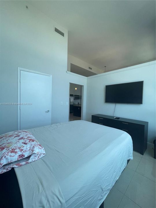 Recently Rented: $3,500 (1 beds, 1 baths, 811 Square Feet)