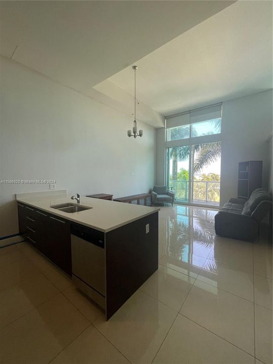 Recently Rented: $3,500 (1 beds, 1 baths, 811 Square Feet)