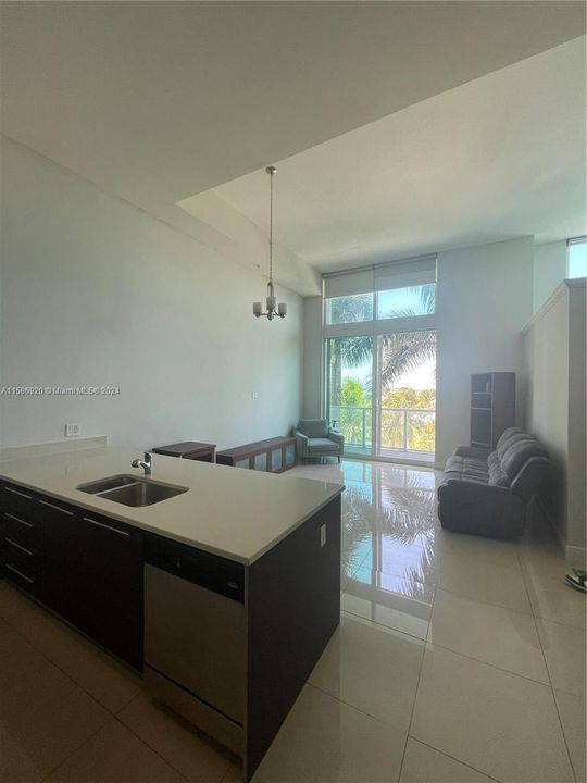 Recently Rented: $3,500 (1 beds, 1 baths, 811 Square Feet)