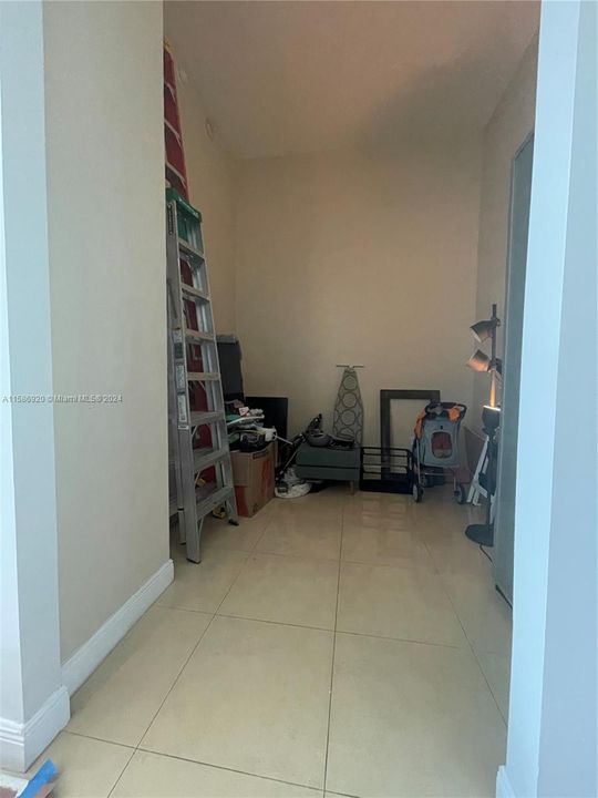 Recently Rented: $3,500 (1 beds, 1 baths, 811 Square Feet)