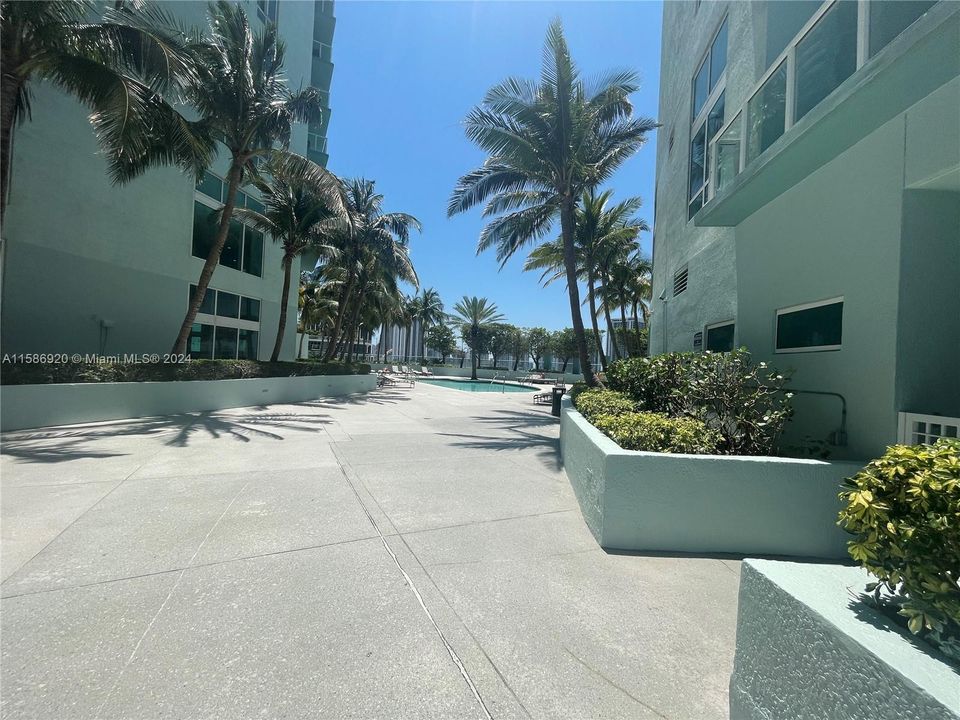 Recently Rented: $3,500 (1 beds, 1 baths, 811 Square Feet)