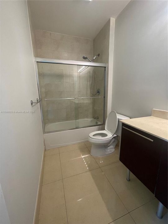 Recently Rented: $3,500 (1 beds, 1 baths, 811 Square Feet)